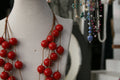 Collier multi-fils rouge corail dynamique